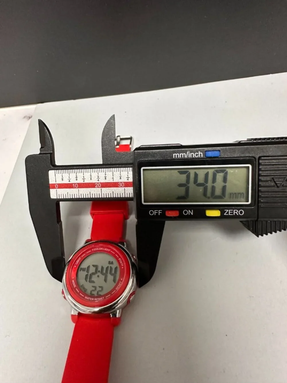 Skmei Womens Digital Watch Silver Tone Red Backlight Round New Battery 8.5